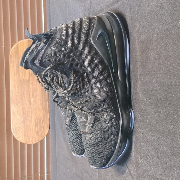 LeBron 17 XVII Global Currency Shoes - Picture 3 of 14